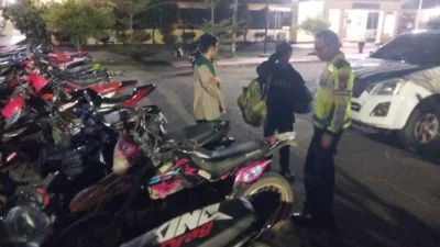 Polres amankan sejumlah pengendara motor yang melakukan aksi balap liar di Ketapang selama bulan Ramadan.