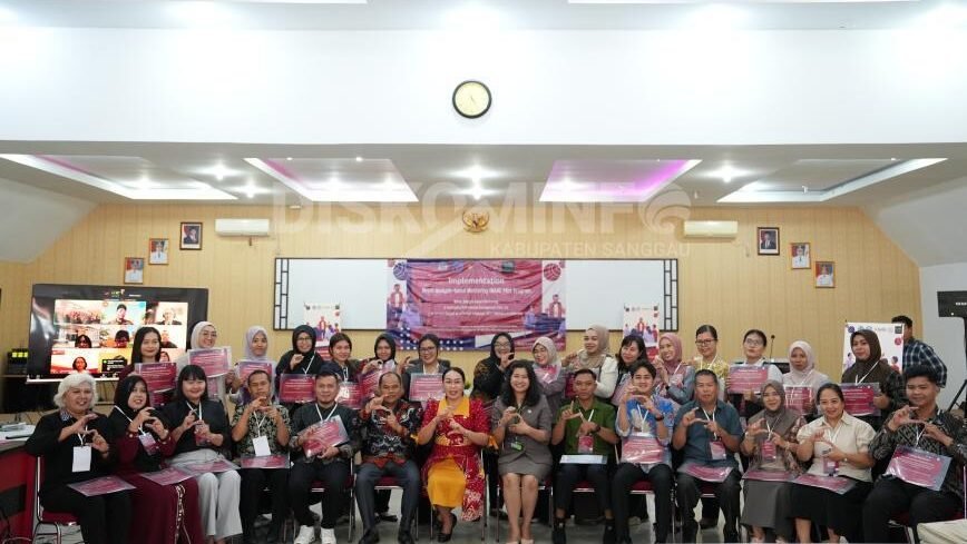 Wakil Bupati Sanggau, Susana Herpena, saat penutupan program Mentoring Berbasis Analisis Kebutuhan bagi Guru Bahasa Inggris di Kabupaten Sanggau.