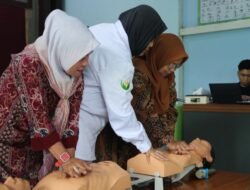 Prodi Kedokteran Untan Latih Nakes Sungai Kakap Teknik Penanganan Korban Tenggelam