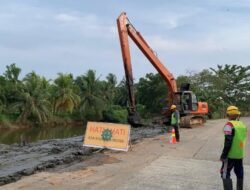 Amankan Proyek Rp15,3 Miliar, Sujiwo Instruksikan Bangunan Liar di Sungai Itik Dibongkar