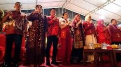 Kepala Kanwil Kemenag Kalbar Muhajirin Yanis bersama Wali Kota Singkawang Tjhai Chui Mie dalam pembukaan festival budaya yang mengedepankan nilai toleransi di Singkawang, Minggu (15/2/2026).