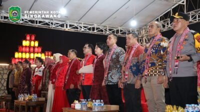 Suasana malam pembukaan Festival Imlek dan Cap Go Meh 2026 di Stadion Kridasana yang dihadiri pejabat daerah dan Forkopimda. (Dok. HO/Faktakalbar.id)
