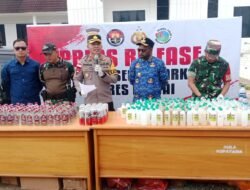 Pemkab dan TNI-Polri Paniai Gelar Apel Gabungan, Ratusan Botol Miras Dimusnahkan