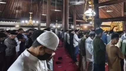 "Sambut bulan suci dengan matang. Simak 4 persiapan menuju tarawih perdana agar ibadah Ramadan Anda berjalan lancar, nyaman, dan tetap khusyuk."