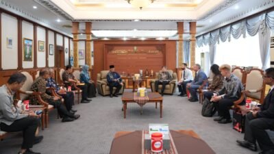 Gubernur Kalbar Ria Norsan menerima kunjungan Duta Besar Rusia untuk Indonesia Sergey Tolchenov guna membahas potensi pengembangan teknologi nuklir di Kalimantan Barat.