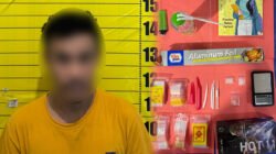 REJ (33) dan barang bukti berupa sabu, ekstasi, dan alat hisap. (Dok. Polres Sanggau)