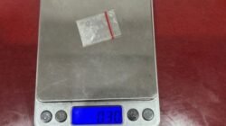 Barang bukti berupa satu kantong klip transparan berisi serbuk kristal diduga narkotika jenis sabu seberat 0,30 gram bruto yang diamankan petugas dari dua remaja di Kecamatan Air Upas.