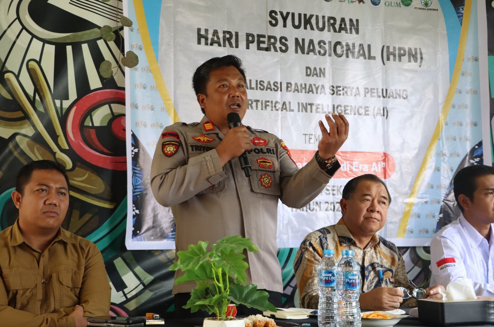 "Peringatan HPN 2026 di Sekadau menyoroti ancaman hoaks berbasis AI. Pers diingatkan untuk tetap kritis dan mengutamakan verifikasi di tengah kecepatan teknologi."