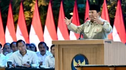 "Presiden Prabowo memaparkan progres MBG, kesehatan gratis, hingga Danantara di Rakornas 2026. Ia mengklaim MBG telah menciptakan 1 juta lapangan kerja baru."