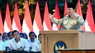 "Presiden Prabowo memaparkan progres MBG, kesehatan gratis, hingga Danantara di Rakornas 2026. Ia mengklaim MBG telah menciptakan 1 juta lapangan kerja baru."