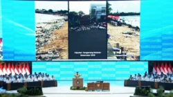 "Presiden Prabowo menegur keras Gubernur dan Bupati Bali di Rakornas 2026 soal sampah. Pusat ancam ambil alih wewenang dan kerahkan TNI jika Pemda gagal."