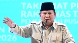 "Presiden Prabowo menegaskan kepemimpinan adalah pengabdian dalam Rakornas 2026. Ia mengingatkan pejabat pusat dan daerah untuk tidak mementingkan diri sendiri."