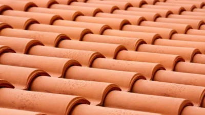 "Program Gentengi Prabowo mendorong hunian sehat. Simak perbandingan atap genteng vs seng dari sisi kenyamanan, suhu ruangan, dan kesehatan penghuni di sini."