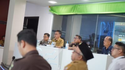 Wali Kota Pontianak Edi Rusdi Kamtono memimpin rapat High Level Meeting TPID untuk membahas pengendalian inflasi di Kota Pontianak pada 9 Februari 2026. (Dok. HO/Faktakalbar.id)