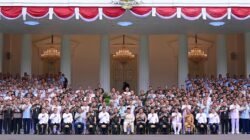 Presiden Prabowo Subianto berfoto bersama para peserta Rapat Pimpinan (Rapim) TNI–Polri 2026 di depan Istana Merdeka, Jakarta. (Dok. HO/Faktakalbar.id)