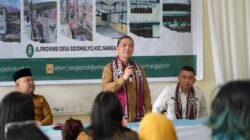 Gubernur Kalimantan Barat Ria Norsan saat di lingkungan SMKN 1 Nanga Pinoh, Kabupaten Melawi.