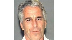 "Dokumen AS mengungkap rencana rahasia Steve Bannon dan Jeffrey Epstein untuk melengserkan Paus Fransiskus karena dianggap menghalangi agenda global mereka. "