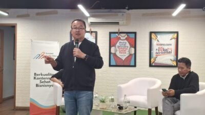 Rhenald Kasali berbicara mengenai pentingnya big data bagi industri media dalam diskusi kolaborasi AMSI dan DIR di Jakarta. (Dok. HO/Faktakalbar.id)