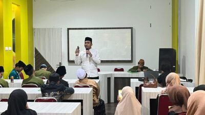 Suasana seminar Safari Ramadan IKSASS Rayon Kalimantan di Universitas Tanjungpura yang membahas etika media sosial bagi santri. (Dok. HO/Faktakalbar.id)