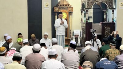 Wali Kota Pontianak Edi Rusdi Kamtono memberikan arahan saat Safari Ramadan di Masjid Baiturrahim Pontianak Barat. (Dok. HO/Faktakalbar.id)