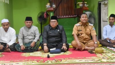 Wakil Bupati Sukiryanto memberikan sambutan saat menghadiri kegiatan Safari Ramadan Pemerintah Kabupaten Kubu Raya di Masjid As Syakirin. (Dok. HO/Faktakalbar.id)