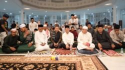 Gubernur Kalbar Ria Norsan sampaikan kultum dalam Safari Ramadhan di Melawi. Ia ingatkan warga jauhi 4 sifat buruk agar raih ampunan di bulan puasa.