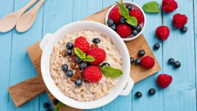 "Bosan sarapan nasi? Temukan 5 pilihan makanan pengganti nasi yang sehat, praktis, dan mengenyangkan untuk memulai hari dengan penuh energi."