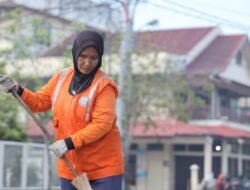 Buah Keikhlasan 33 Tahun: Satiman, Penyapu Jalan Pontianak yang Sampai ke Baitullah