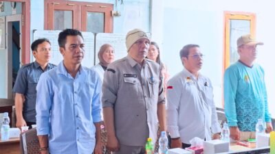 Sekretaris Camat Air Upas Otto Win Aryant menghadiri Rapat Anggota Tahunan (RAT) Koperasi Produsen Berkah Manunggal Sejahtera di Ketapang. (Dok. HO/Faktakalbar.id)