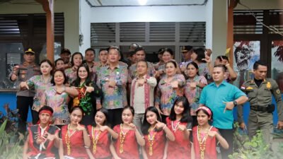 Wakil Menteri Pendidikan Fajar Riza Ul Haq meresmikan perbaikan sekolah di Bengkayang. Pemerintah pusat berkomitmen bangun fasilitas layak di perbatasan. (Dok: Prokopim Bengkayang)