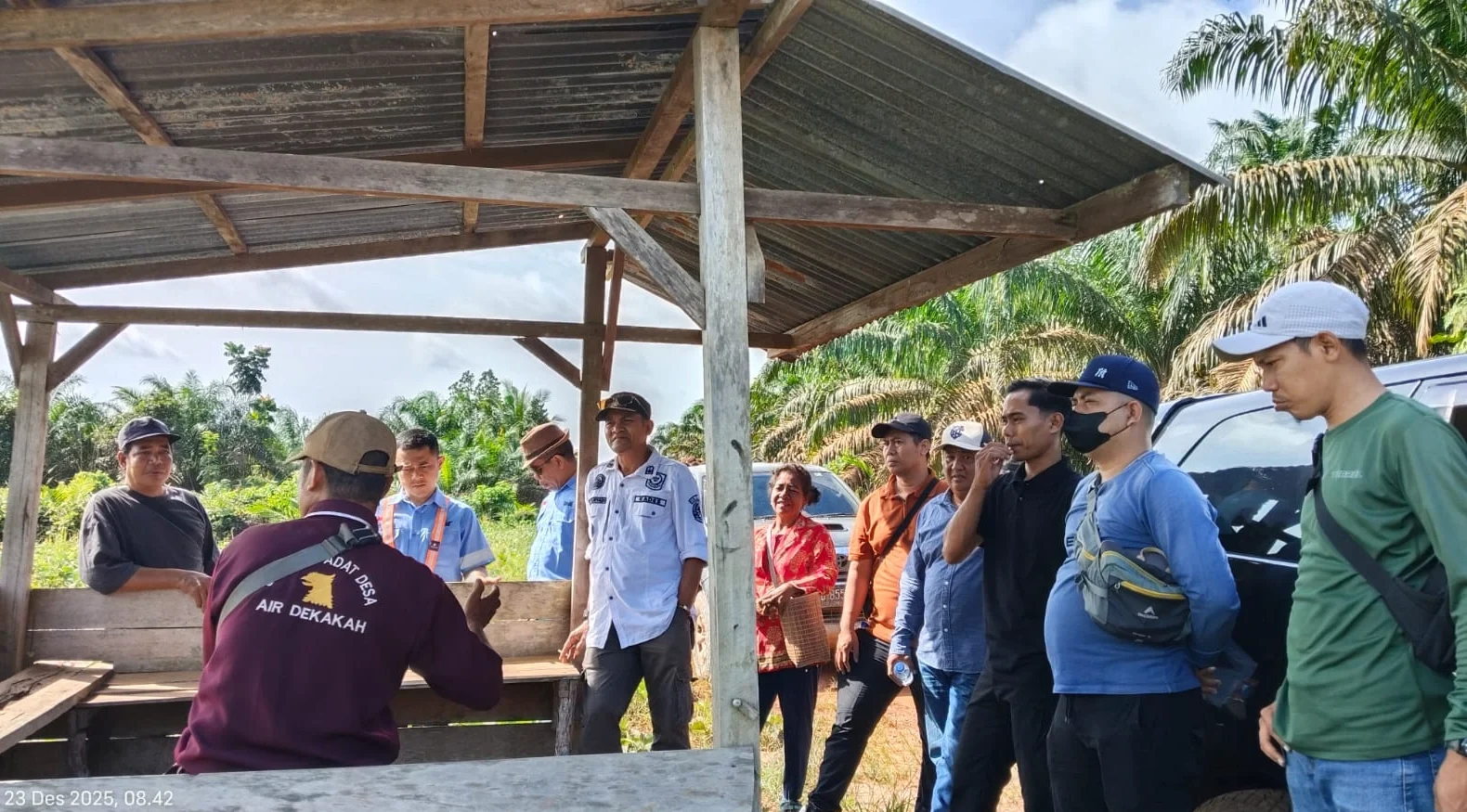 "Warga Desa Lembah Mukti mendesak BPN Ketapang segera mengumumkan hasil ukur ulang sengketa lahan 400 hektar dengan PT MAI yang diduga menyerobot tanah warga."
