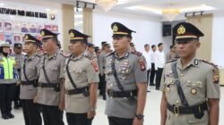 Barisan perwira Polres Ketapang saat upacara serah terima jabatan Kapolsek dan Kasat Binmas di Aula Mapolres Ketapang. (Dok. HO/Faktakalbar.id)