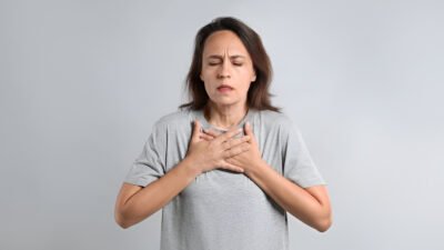 Ilustrasi - Penumpukan lendir di tenggorokan dan paru-paru sering kali menimbulkan rasa tidak nyaman dan mengganggu pernapasan. (Dok. Ist)