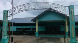 "Densus 88 ungkap siswa SMP pelempar molotov di Kubu Raya terpapar grup ekstrem True Crime Community. Motif dendam akibat bullying dan masalah keluarga jadi pemicu."