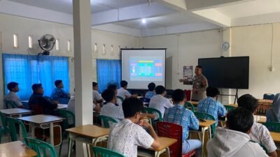Polres Melawi gelar sosialisasi penerimaan Polri 2026 di SMAN 1 Nanga Pinoh. Polisi cari bibit unggul dengan prinsip BETAH tanpa pungutan biaya. (Dok: HO/Faktakalbar.id)