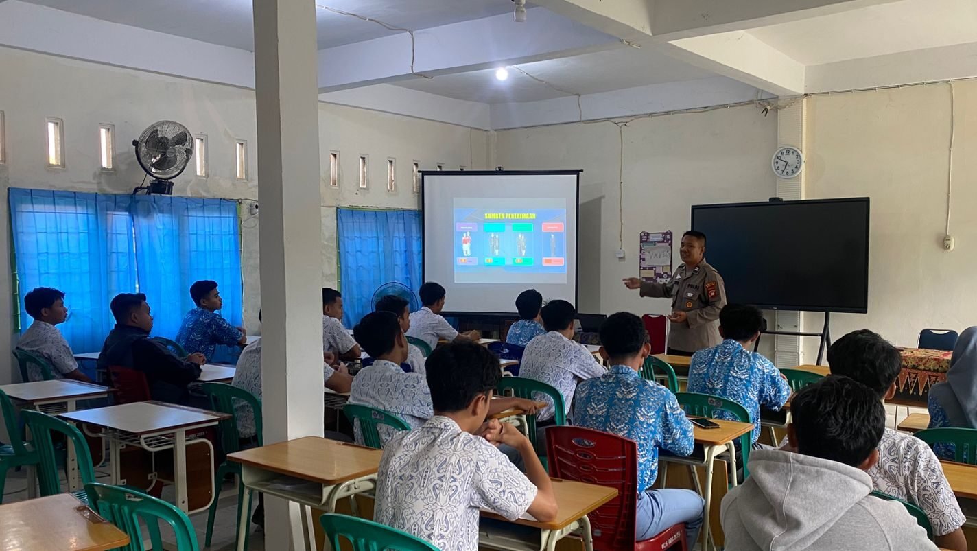 Polres Melawi gelar sosialisasi penerimaan Polri 2026 di SMAN 1 Nanga Pinoh. Polisi cari bibit unggul dengan prinsip BETAH tanpa pungutan biaya. (Dok: HO/Faktakalbar.id)