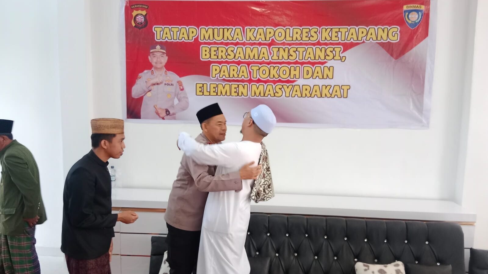 Polres Ketapang menggelar silaturahmi kamtibmas bersama Habaib untuk memperkuat sinergi antara Polri dan tokoh agama guna menjaga keamanan dan ketertiban di Kabupaten Ketapang.