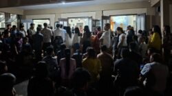 Suasana khidmat saat ribuan umat Katolik mengikuti perayaan Ibadah Rabu Abu yang dipimpin oleh Pastor Fritz Budmiger di Gereja Santa Maria Tak Bernoda, Kecamatan Parindu, Kabupaten Sanggau, Rabu (18/2/2026).
