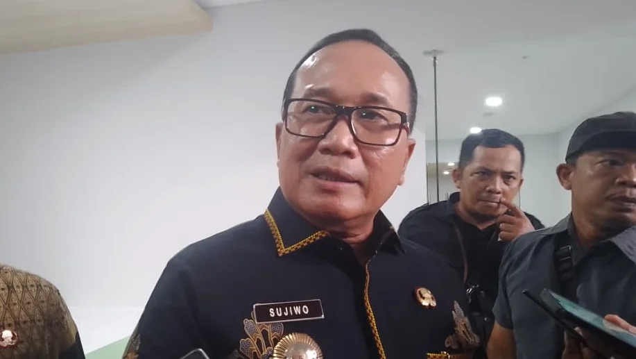 "Bupati Kubu Raya Sujiwo siapkan insentif Rp10 juta/bulan untuk dokter spesialis dan tunjangan khusus daerah terpencil di RSUD TBSI. Simak rincian lengkapnya di sini."