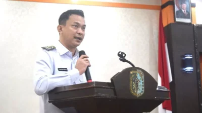 "Pemkab Sintang hadapi pengurangan dana transfer pusat. Dengan anggaran terbatas, target Indeks Infrastruktur 56,26% di tahun 2027 kini bergantung pada ketajaman prioritas proyek."