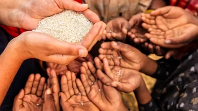 "Mengulas dampak mental dan beban psikologis bagi anak dewasa yang berusaha keluar dari lingkaran kemiskinan keluarga, mulai dari rasa bersalah hingga stres kronis."