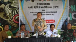 "Diskominfo Sekadau menekankan pentingnya pers tetap kritis di era AI guna melawan hoaks dan deepfake, serta mengutamakan akurasi di atas kecepatan berita."