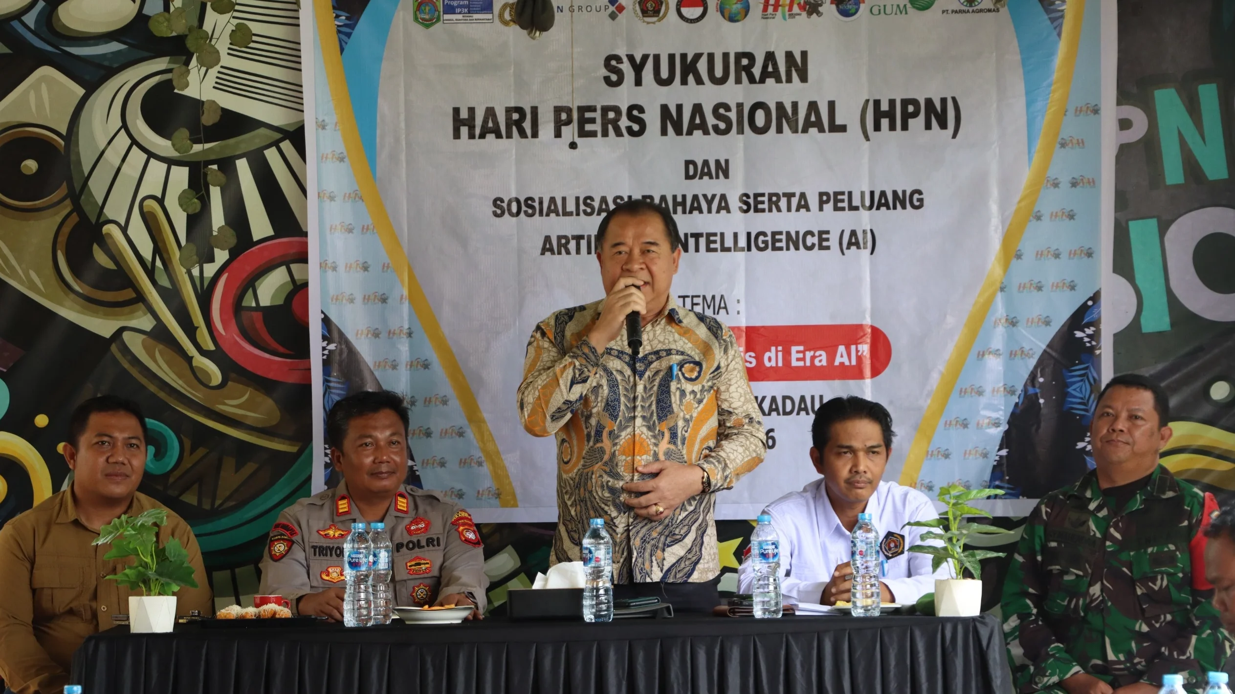 "Diskominfo Sekadau menekankan pentingnya pers tetap kritis di era AI guna melawan hoaks dan deepfake, serta mengutamakan akurasi di atas kecepatan berita."