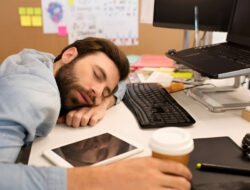 Taktik Jitu Usir Lemas Saat Puasa Siang Hari