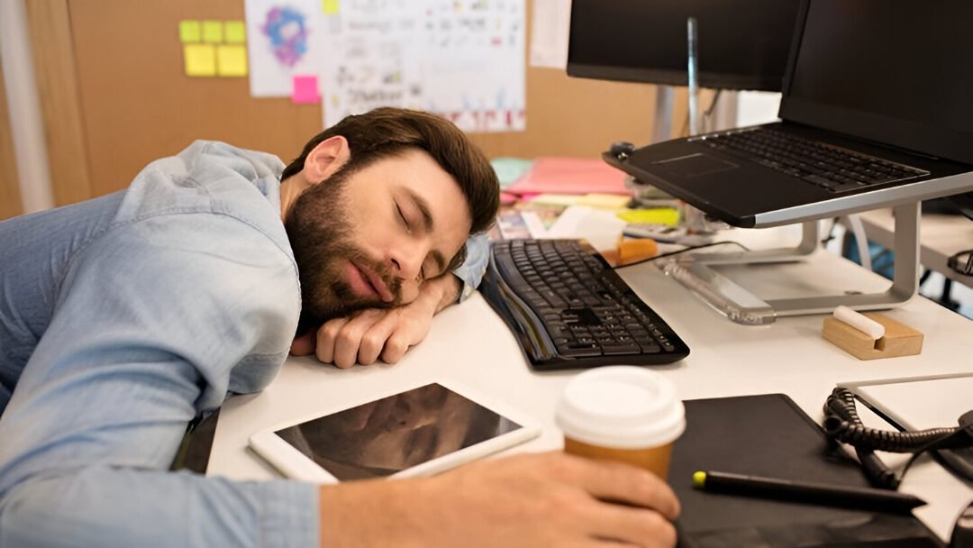 Ilustrasi - Penurunan kadar glukosa darah secara alami memicu otak untuk memperlambat metabolisme tubuh guna menghemat energi, yang sering kali Anda rasakan sebagai rasa lemas yang hebat di siang hari. (Dok. Ist)