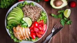 "Puasa bukan alasan untuk terlihat lesu! Simak 6 tips praktis agar tetap tampil fresh, prima, dan penuh energi sepanjang hari selama menjalankan ibadah Ramadan. "