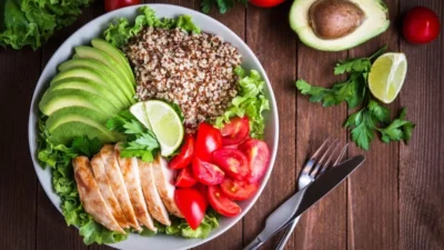 "Puasa bukan alasan untuk terlihat lesu! Simak 6 tips praktis agar tetap tampil fresh, prima, dan penuh energi sepanjang hari selama menjalankan ibadah Ramadan. "