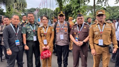 Wali Kota Singkawang Tjhai Chui Mie, Wakil Wali Kota Muhammadin, bersama jajaran Forkopimda Singkawang berfoto bersama saat menghadiri Rakornas Pemerintah Pusat dan Daerah 2026 di Sentul, Bogor. (Dok. HO/Faktakalbar.id)