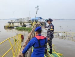Manuver Hindari Tongkang Berujung Petaka, Dermaga Wilmar di Sungai Rengas Hancur Dihantam Kapal Kontainer