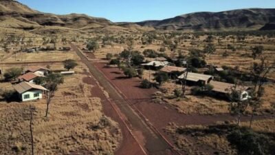 "Simak kisah tragis Wittenoom, kota tambang di Australia yang dihapus dari peta setelah menelan 4.000 korban jiwa akibat paparan mematikan asbes biru. "